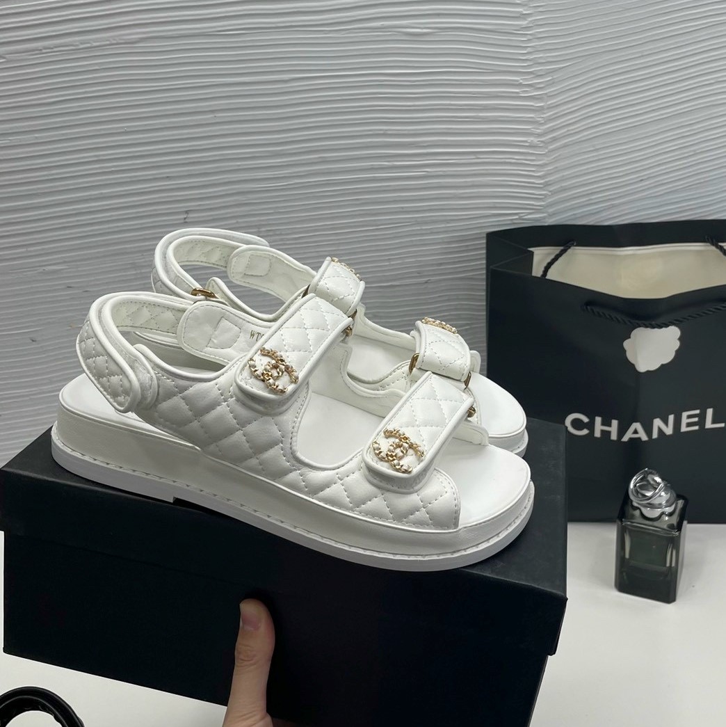GIÀY SANDAL CHANEL WHITE QUILTED LAMBSKIN DAD SANDALS 2