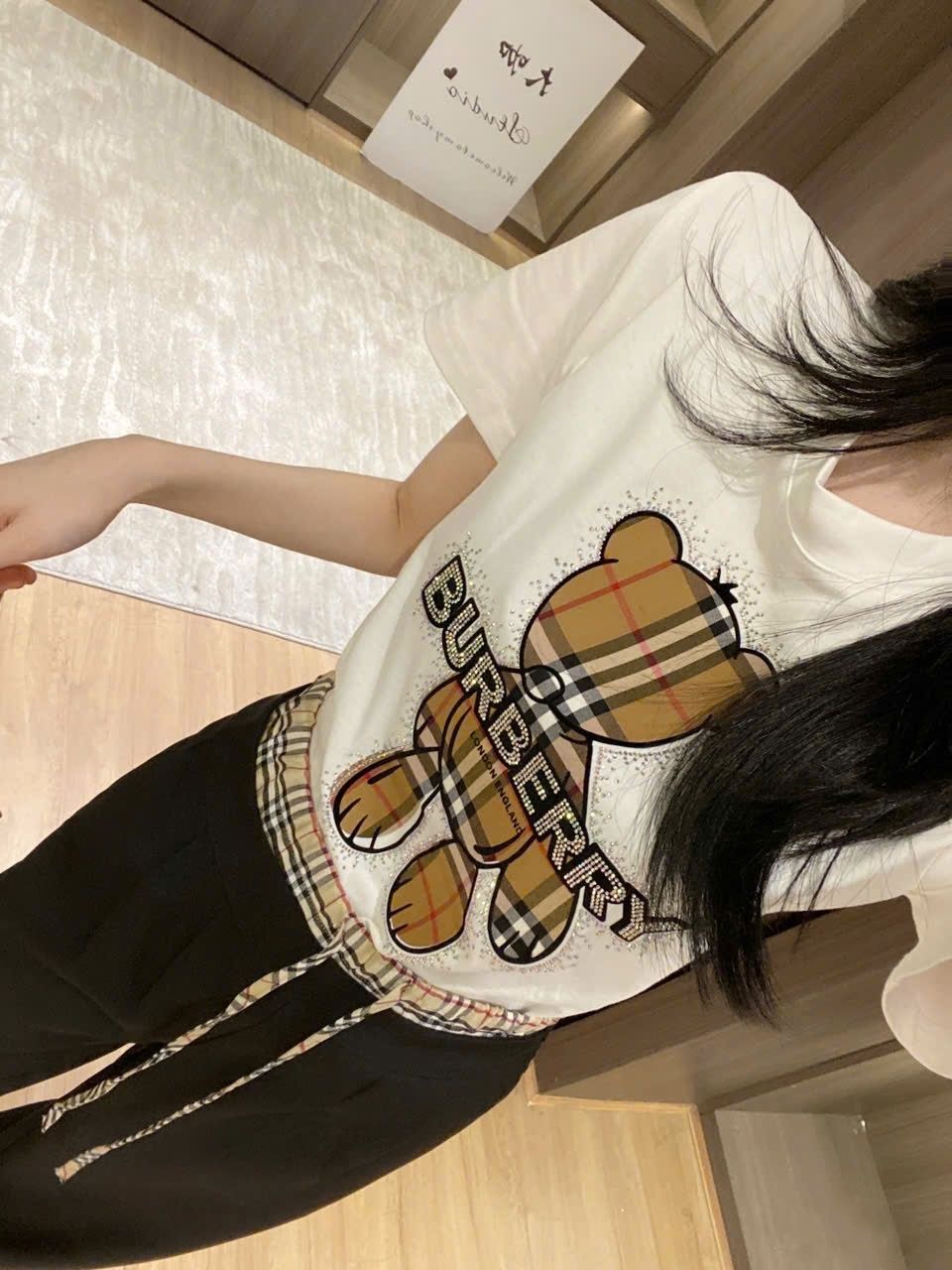 Combo áo thun in gấu teddy quần dài Burberry 1