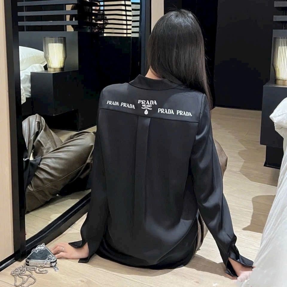 Áo sơ mi lụa tay dài nữ màu đen Prada 8