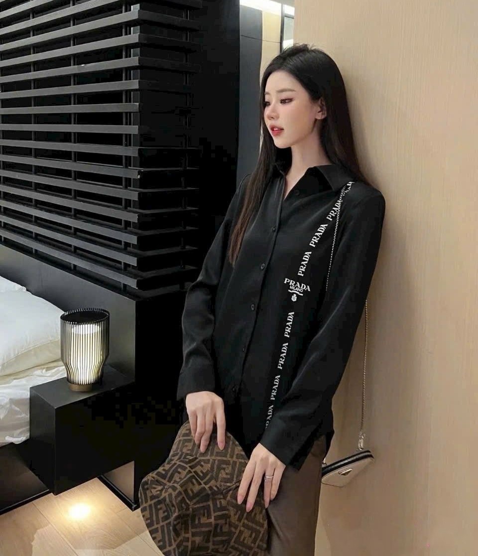 Áo sơ mi lụa tay dài nữ màu đen Prada 10