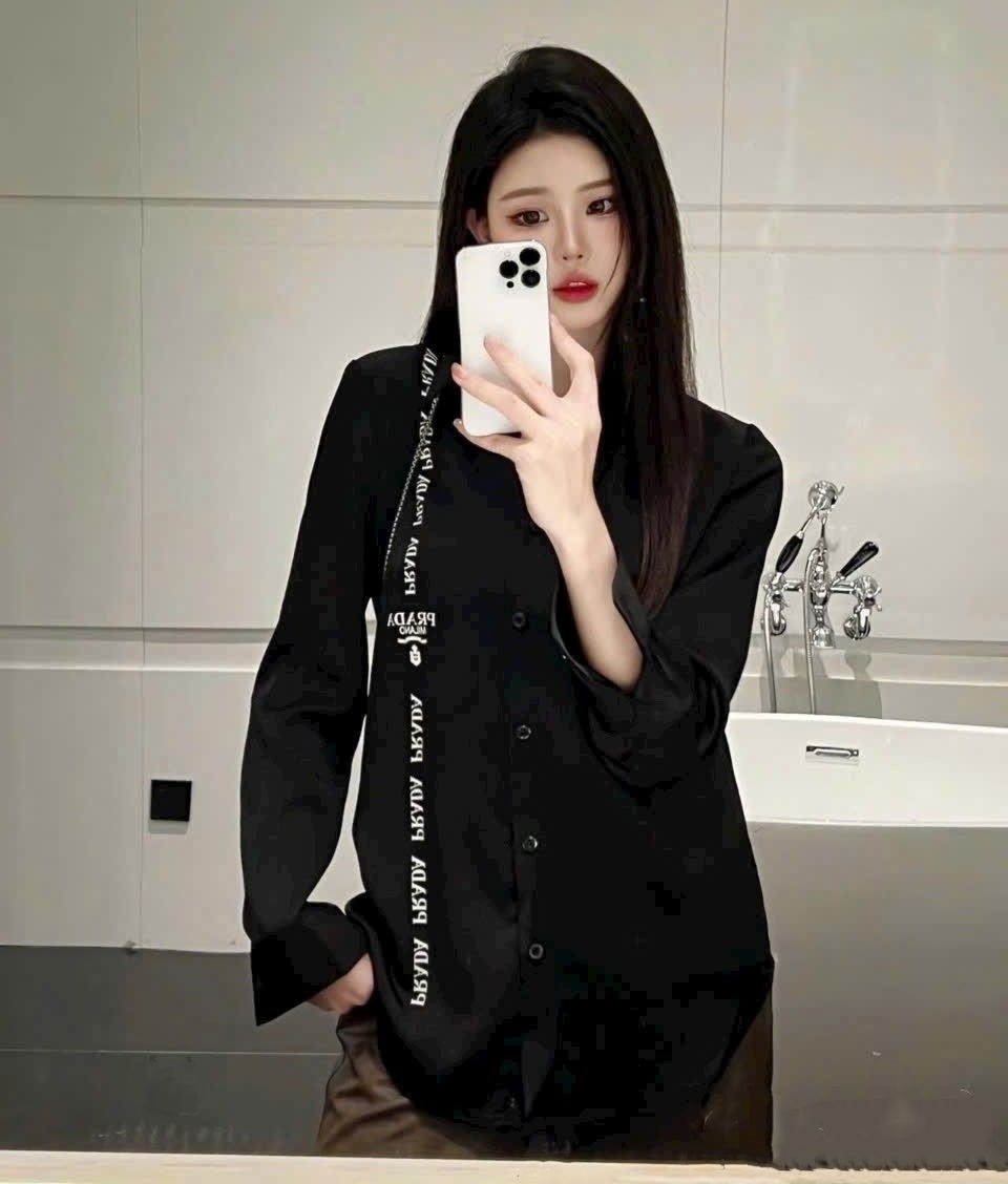 Áo sơ mi lụa tay dài nữ màu đen Prada 9