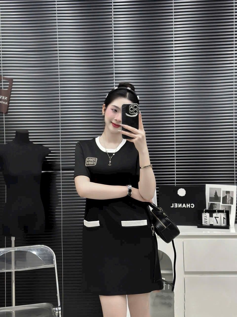 Áo đầm nữ Miu Miu cổ tròn dáng suông 3