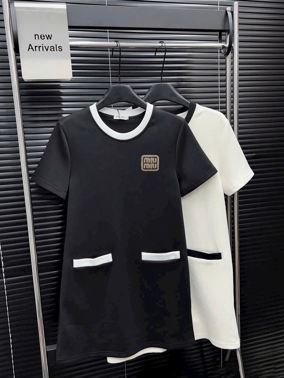 Áo đầm nữ Miu Miu cổ tròn dáng suông 4