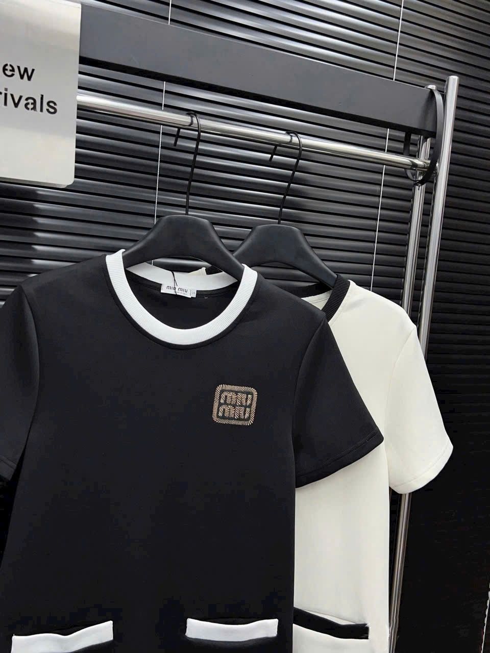 Áo đầm nữ Miu Miu cổ tròn dáng suông 1