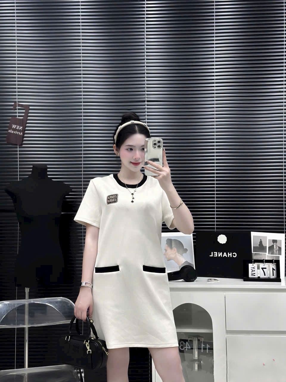 Áo đầm nữ Miu Miu cổ tròn dáng suông 7