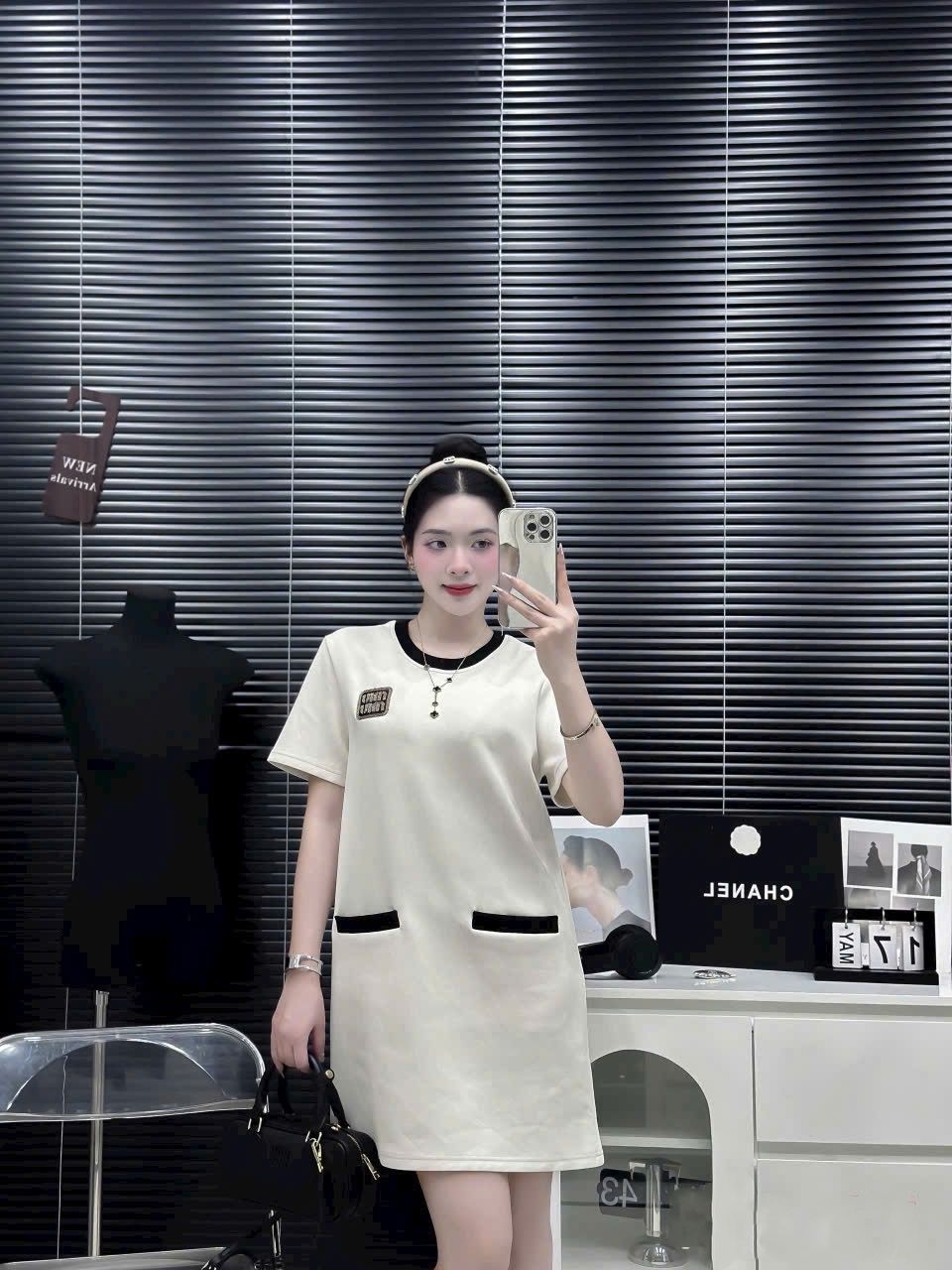 Áo đầm nữ Miu Miu cổ tròn dáng suông 8