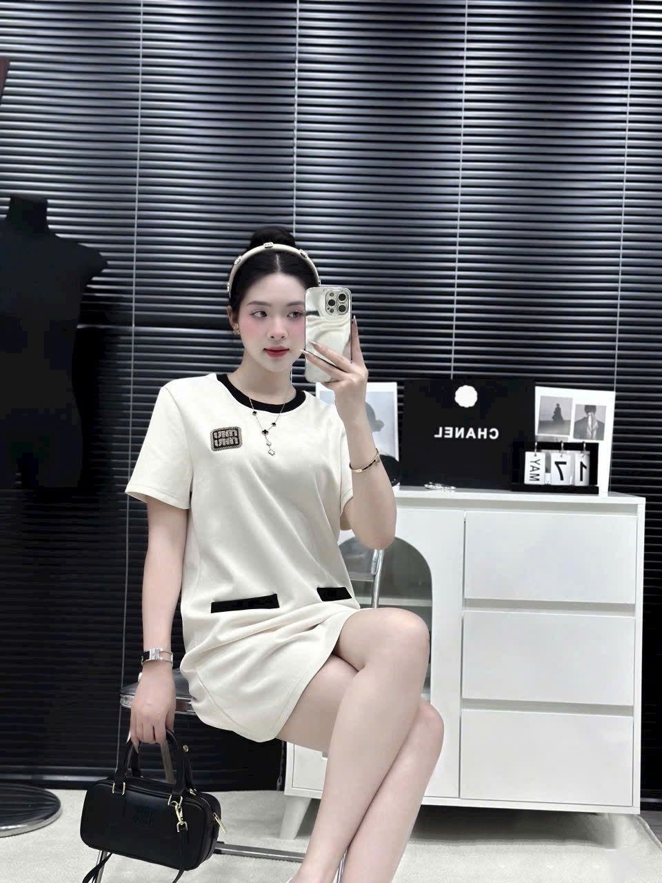 Áo đầm nữ Miu Miu cổ tròn dáng suông 11