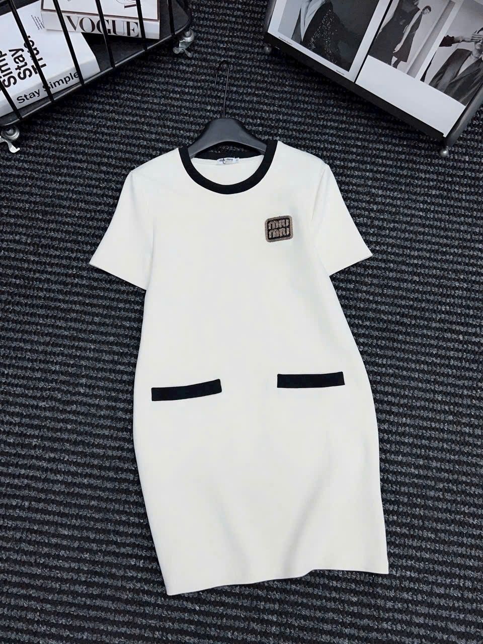 Áo đầm nữ Miu Miu cổ tròn dáng suông 12