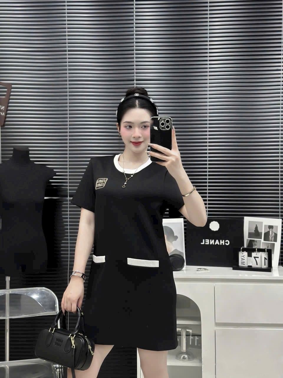 Áo đầm nữ Miu Miu cổ tròn dáng suông 14