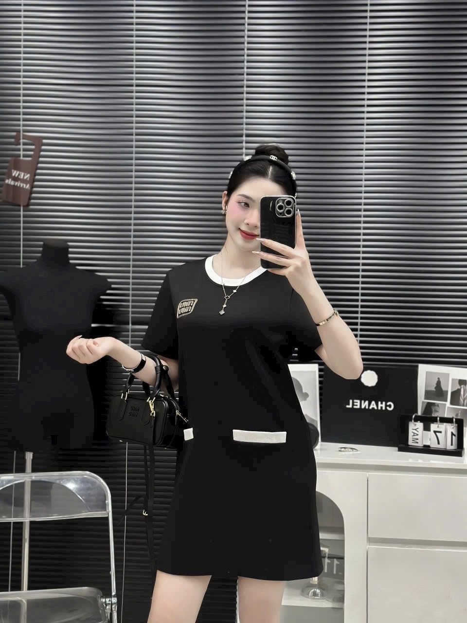 Áo đầm nữ Miu Miu cổ tròn dáng suông 15