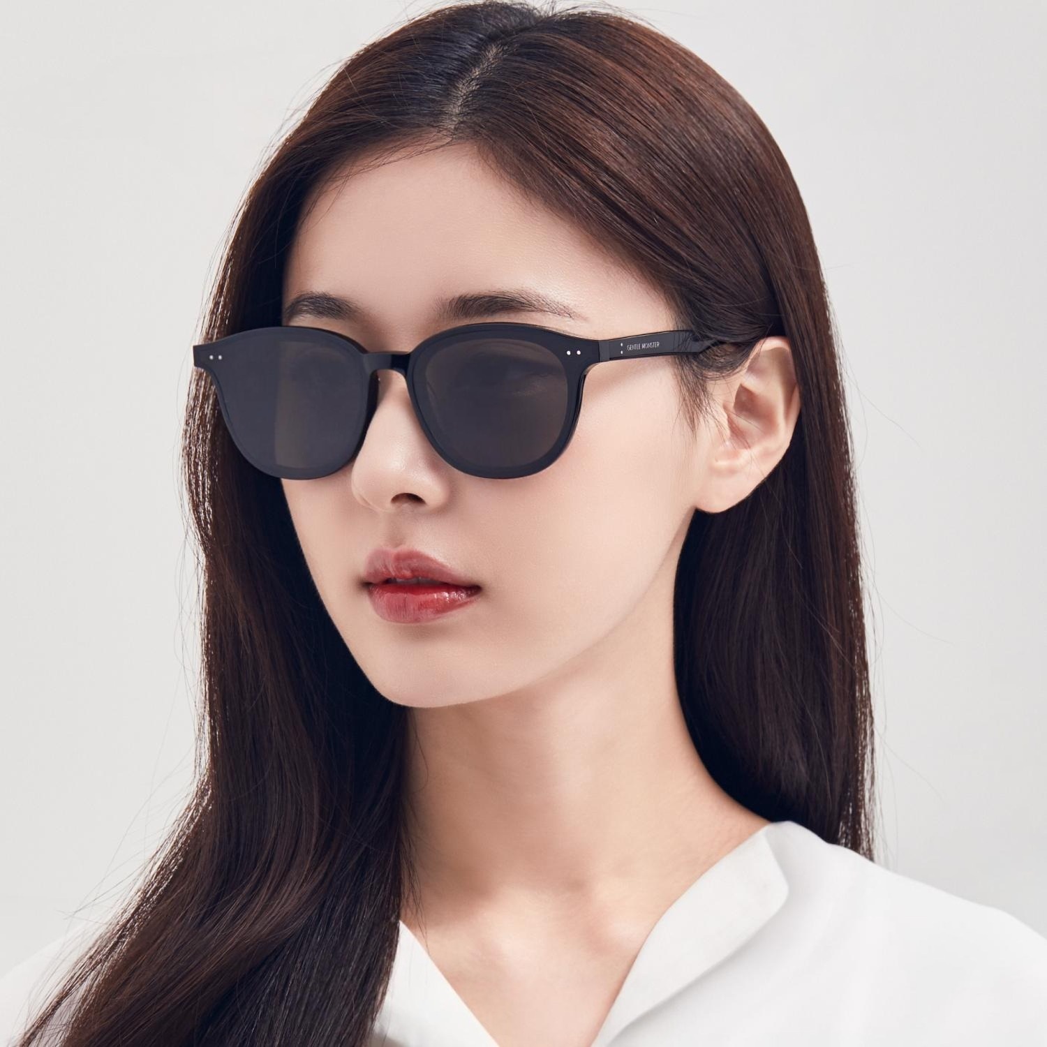 Kính mát Gentle Monster Lang 01 Black Lenses Round Acetate Frame 23