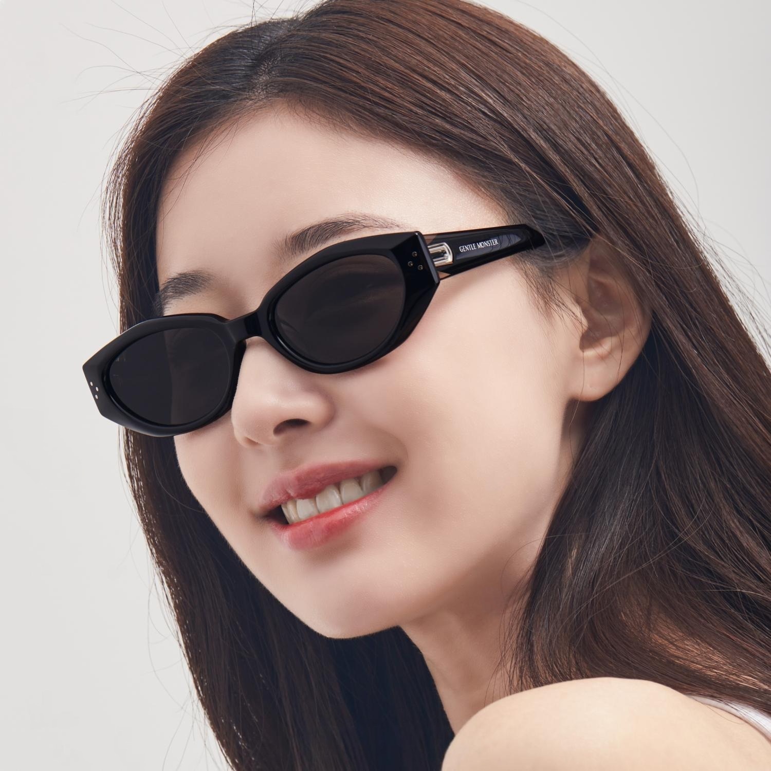 Mắt kính Gentle Monster Dada 01 Black Lenses Butterfly Shape Black Acetate Frame 15