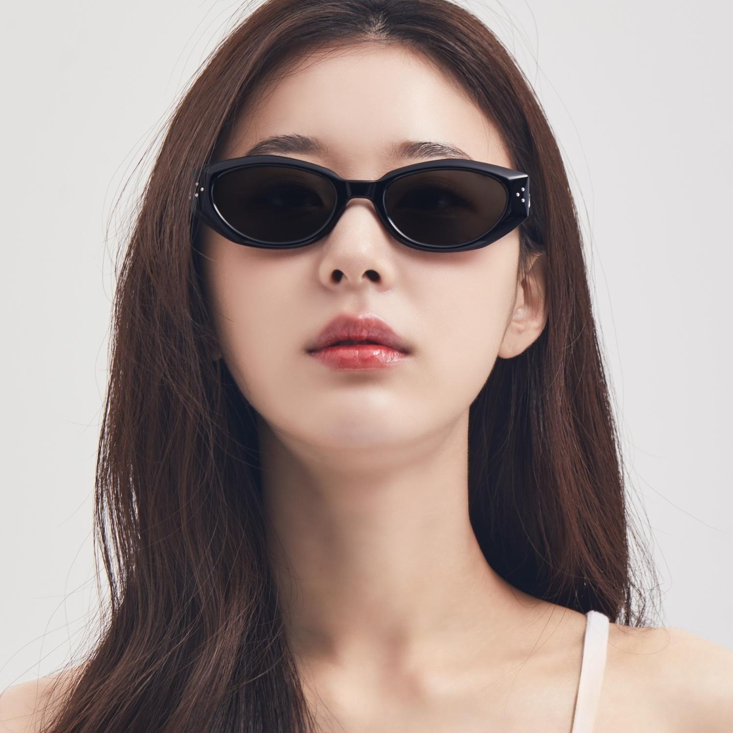 Mắt kính Gentle Monster Dada 01 Black Lenses Butterfly Shape Black Acetate Frame 23