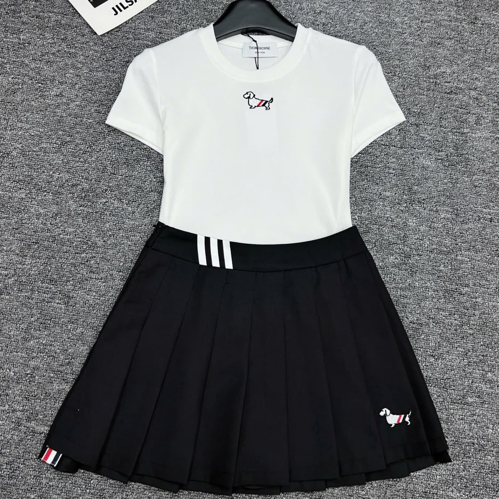 Combo bộ áo thun chó váy xếp ly Thom Browne 3