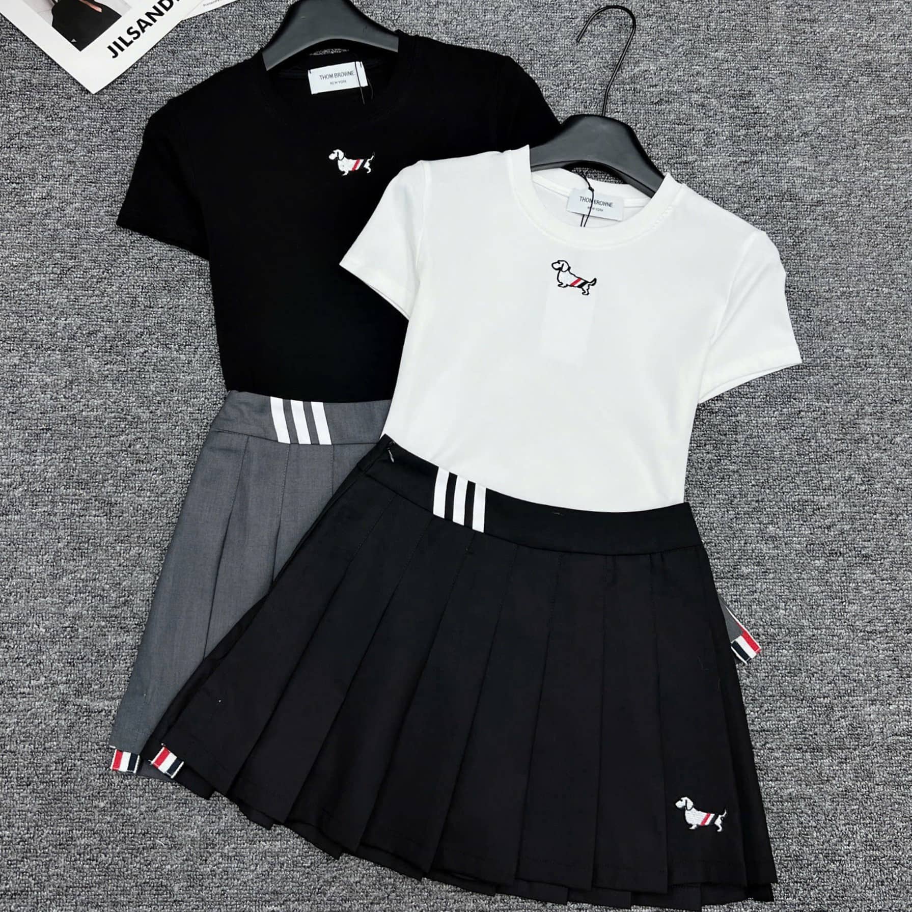 Combo bộ áo thun chó váy xếp ly Thom Browne 7