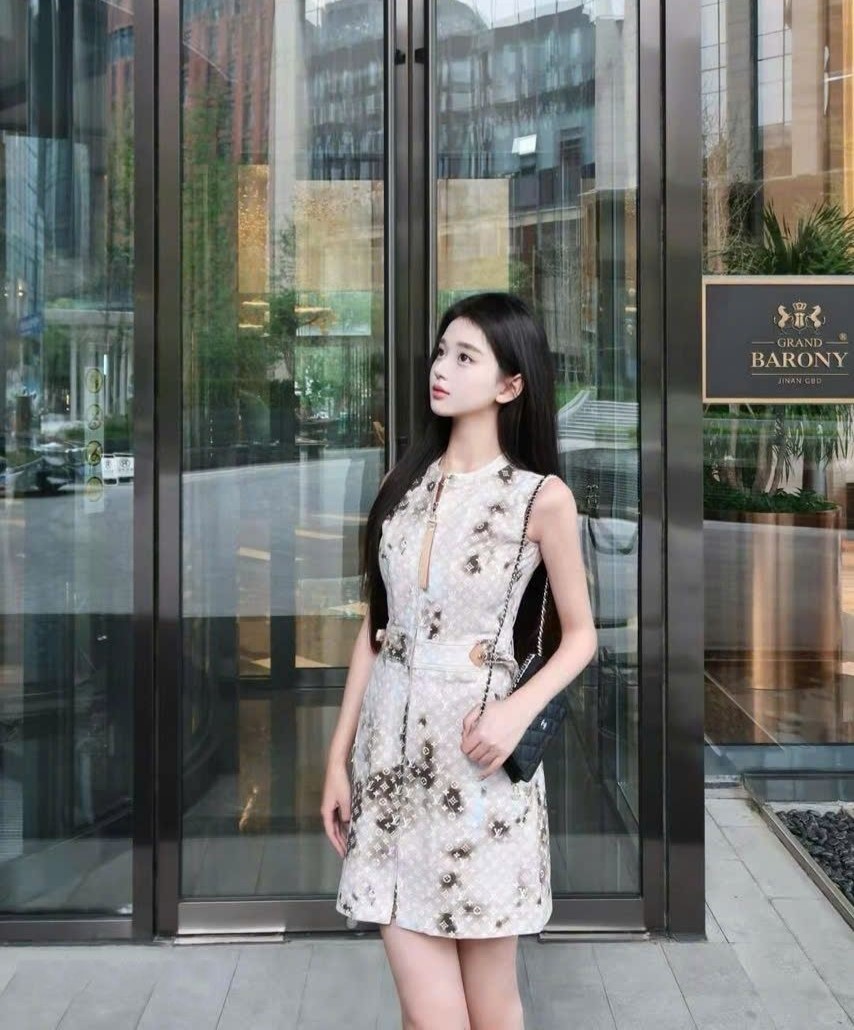 Đầm nữ LV sát nách màu loang nâu xám 1