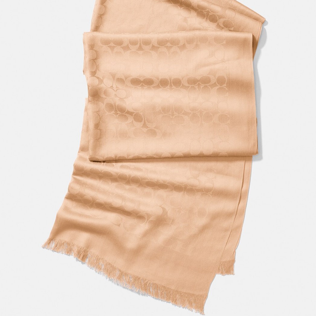 KHĂN CHOÀNG CỔ COACH MÀU BE CHAMPAGNE SIGNATURE TEXTURED STOLE WITH TASSELS 2