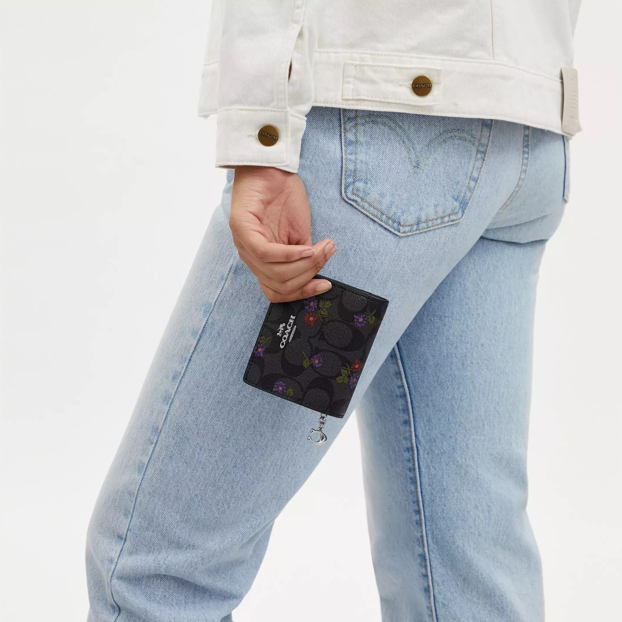 Ví nữ Coach ngắn Snap Wallet In Signature Canvas With Country Floral Print CM973 3