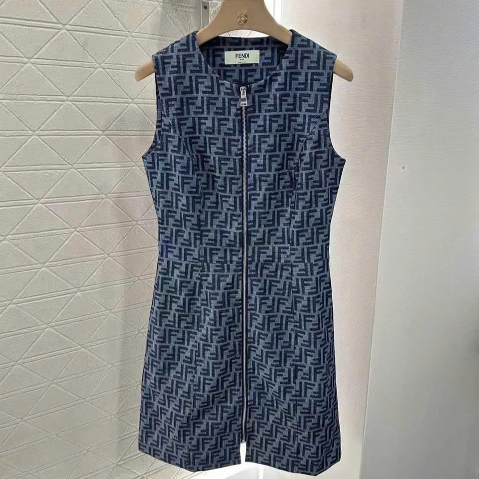 Đầm xanh sát nách nữ Fendi 1