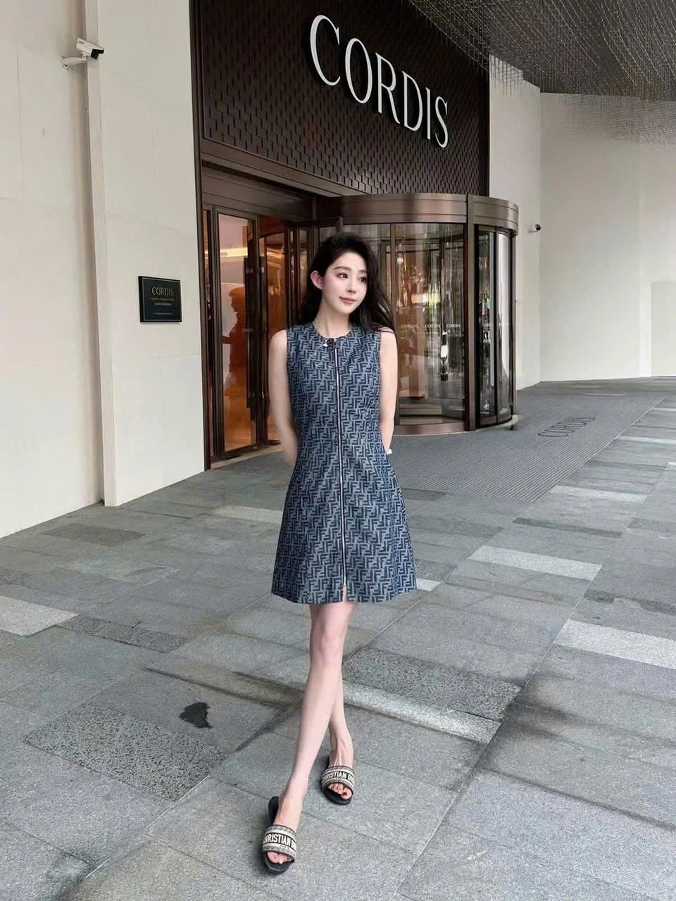 Đầm xanh sát nách nữ Fendi 3