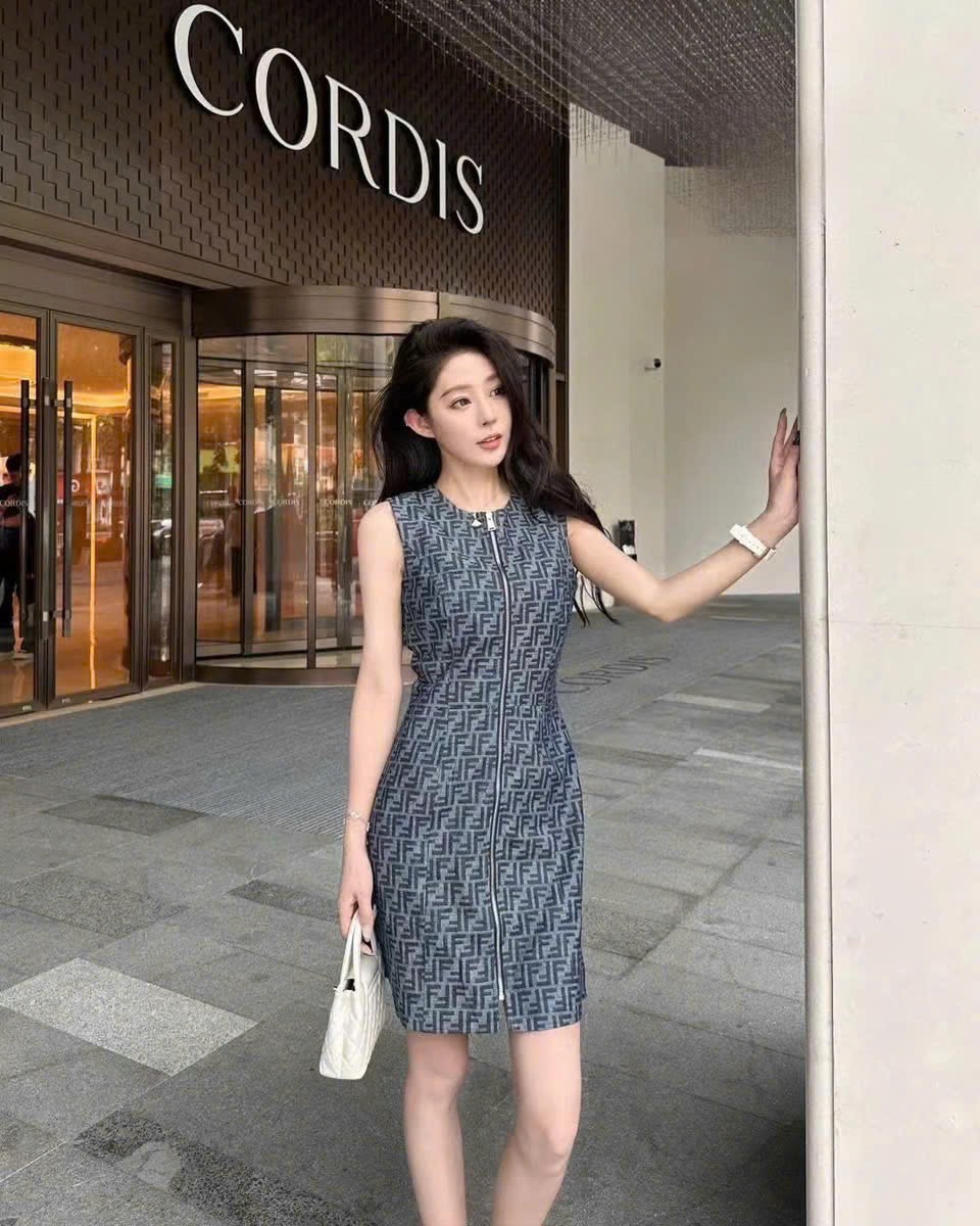 Đầm xanh sát nách nữ Fendi 6