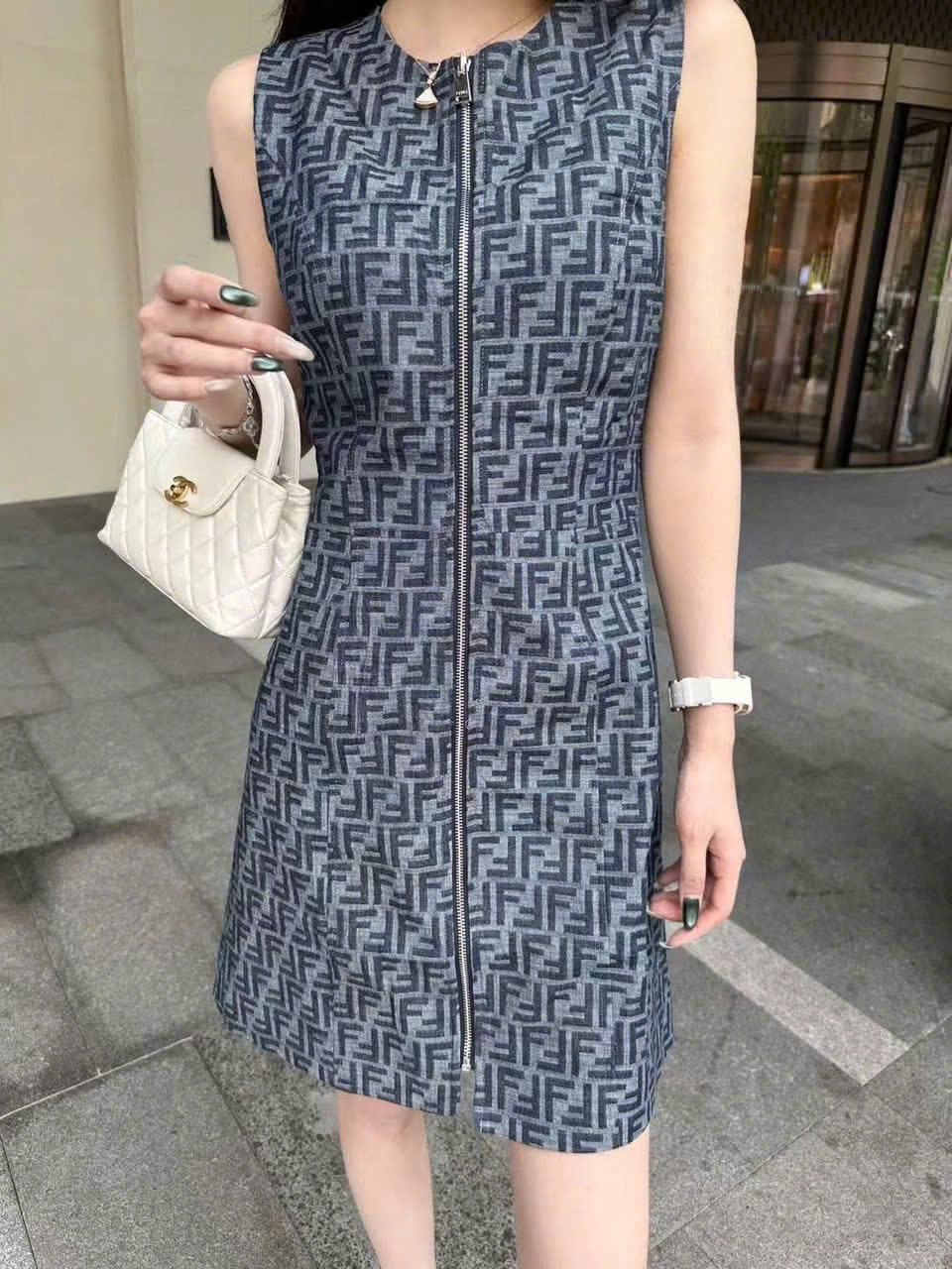 Đầm xanh sát nách nữ Fendi 7