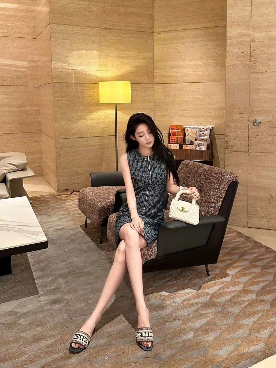 Đầm xanh sát nách nữ Fendi 8