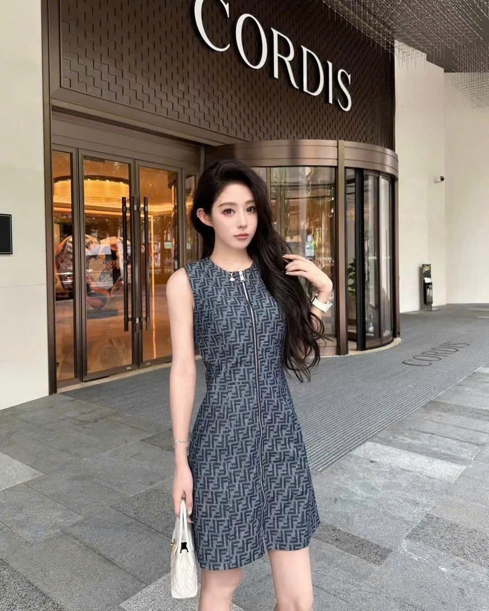 Đầm xanh sát nách nữ Fendi 9
