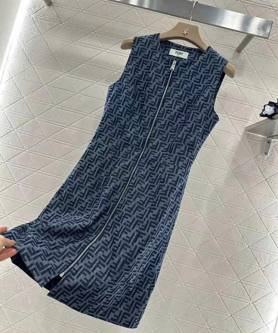 Đầm xanh sát nách nữ Fendi 11