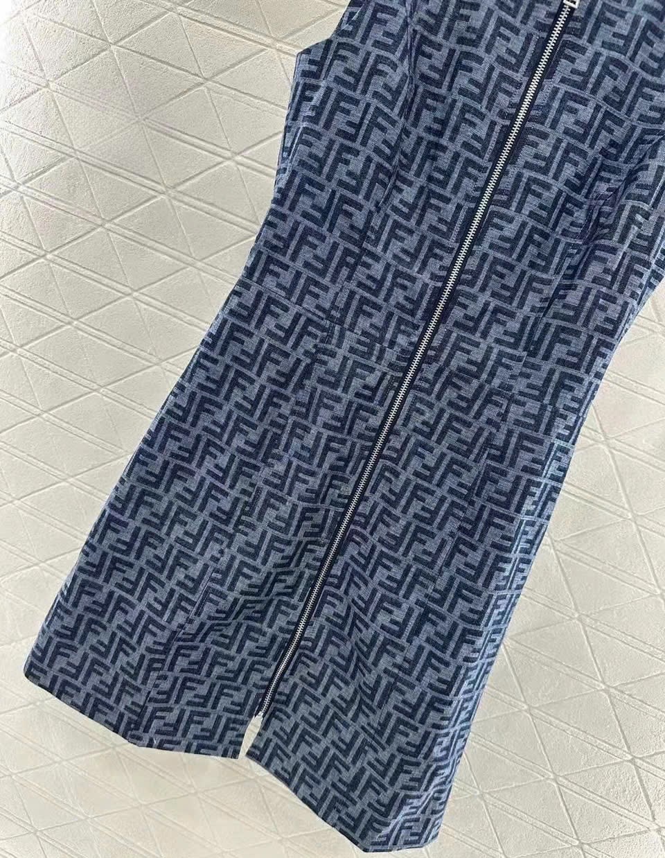 Đầm xanh sát nách nữ Fendi 12