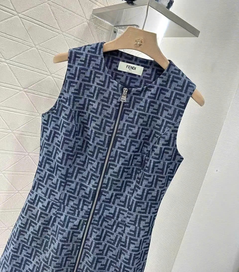 Đầm xanh sát nách nữ Fendi 14