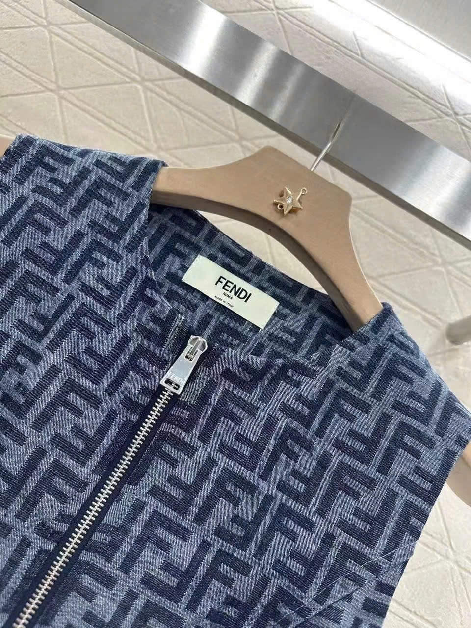 Đầm xanh sát nách nữ Fendi 15