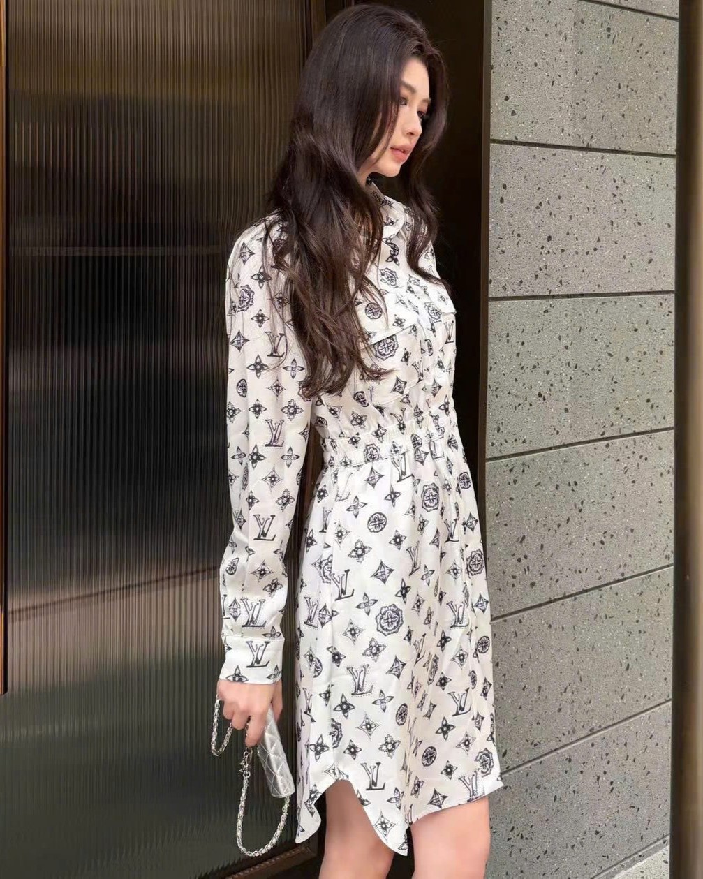 Đầm LV nữ tay dài cổ sơ mi bo eo xanh dương và trắng 13