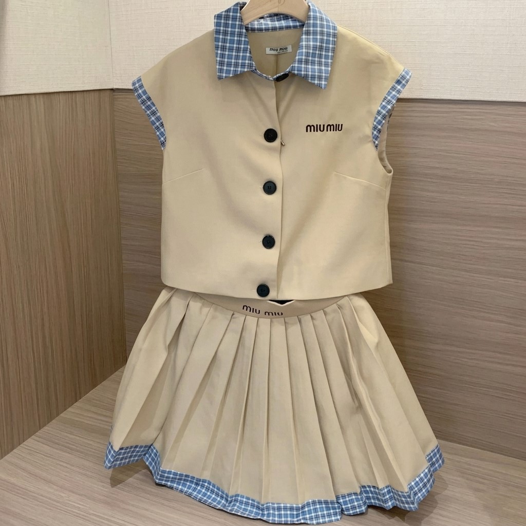 Combo áo sát nách ngắn váy xếp ly xanh dương vàng Miu Miu 2