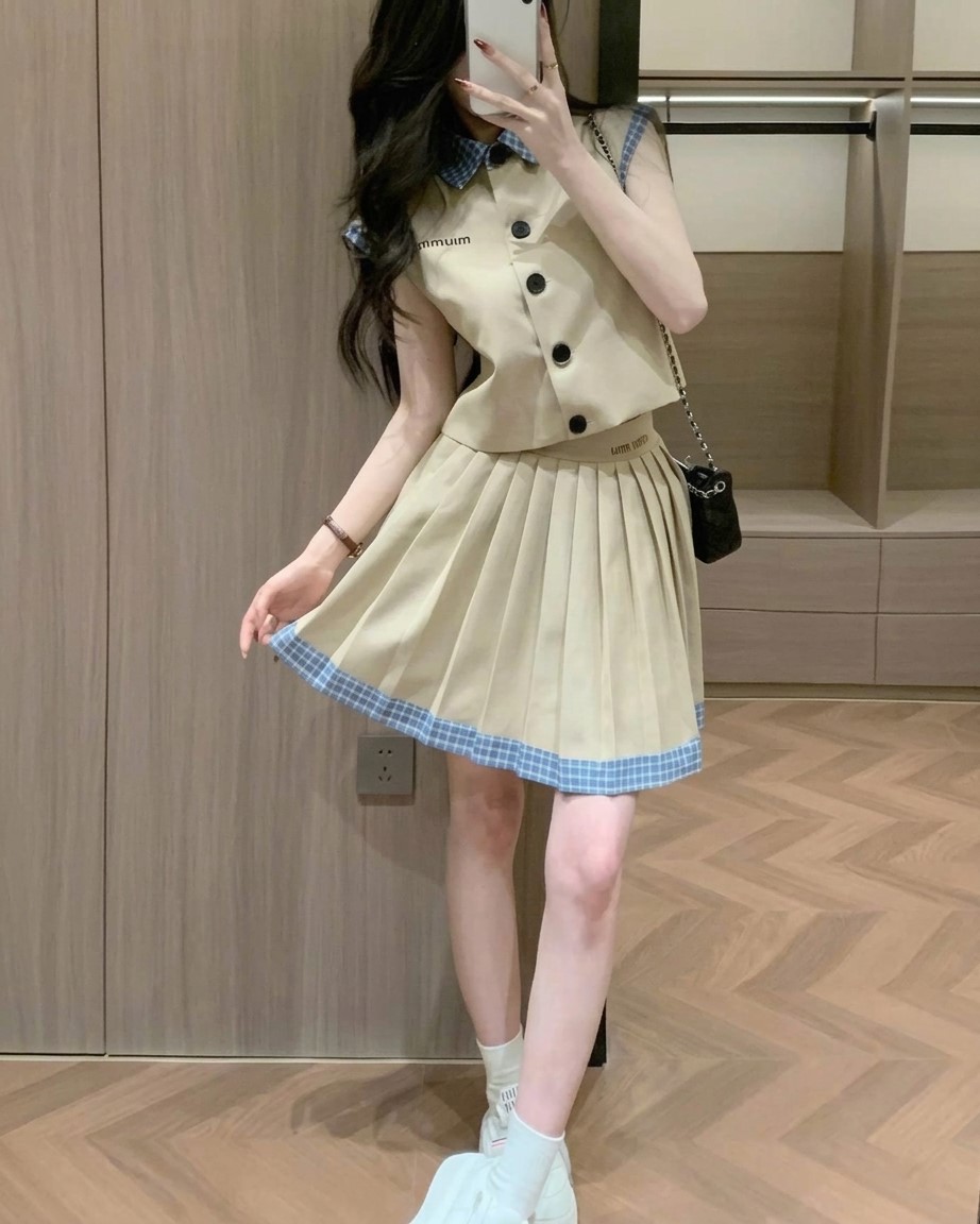 Combo áo sát nách ngắn váy xếp ly xanh dương vàng Miu Miu 11