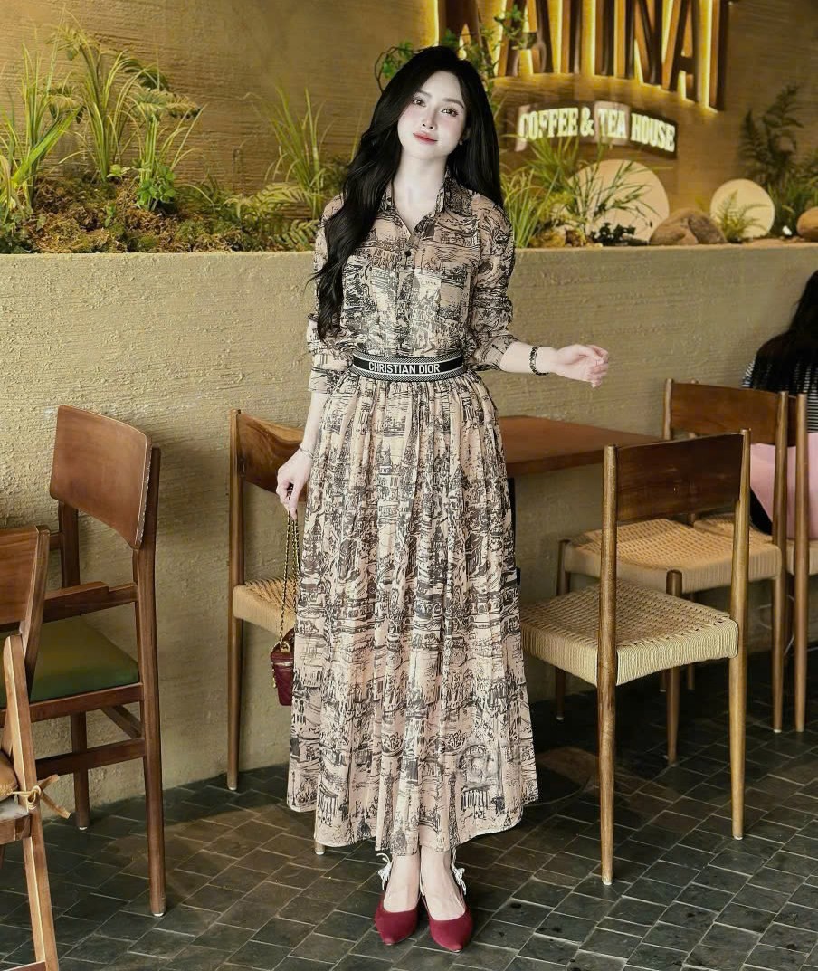 Combo áo sơ mi váy dáng dài lưng thun màu kem Dior 2