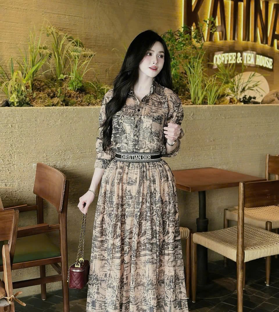Combo áo sơ mi váy dáng dài lưng thun màu kem Dior 5