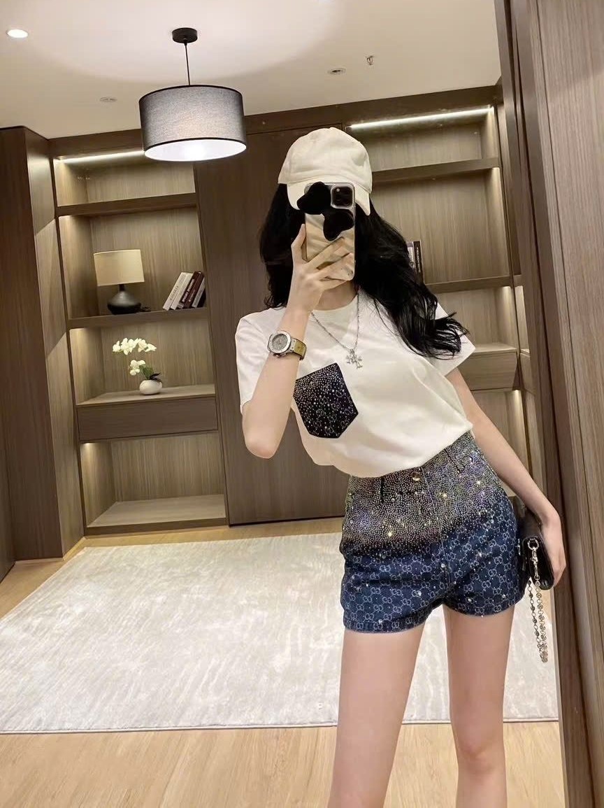 Combo bộ áo thun trắng quần short nữ lưng cao Gucci đính đá 9