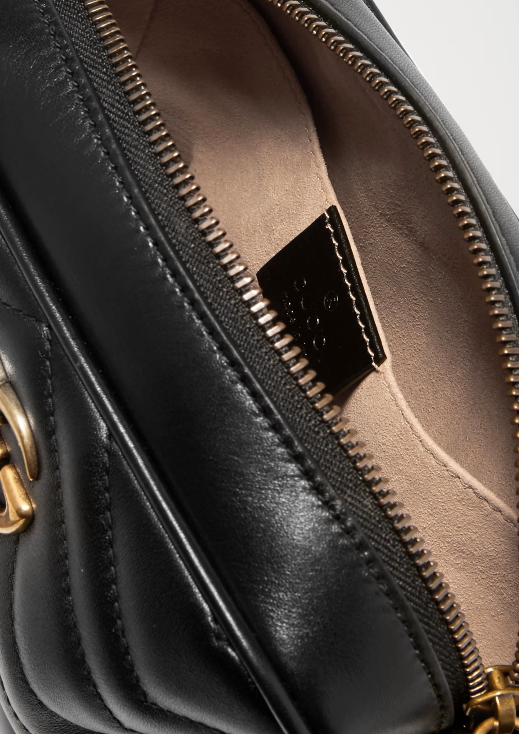 Túi đeo chéo Gucci Marmont Mini Shoulder Bag Black Matelassé Chevron Leather With GG On The Back 6