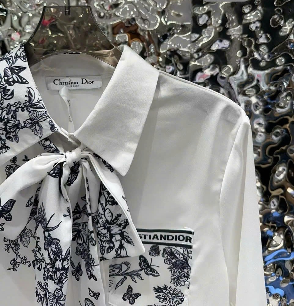 Áo sơ mi trắng tay dài họa tiết hãng cột nơ Dior 10