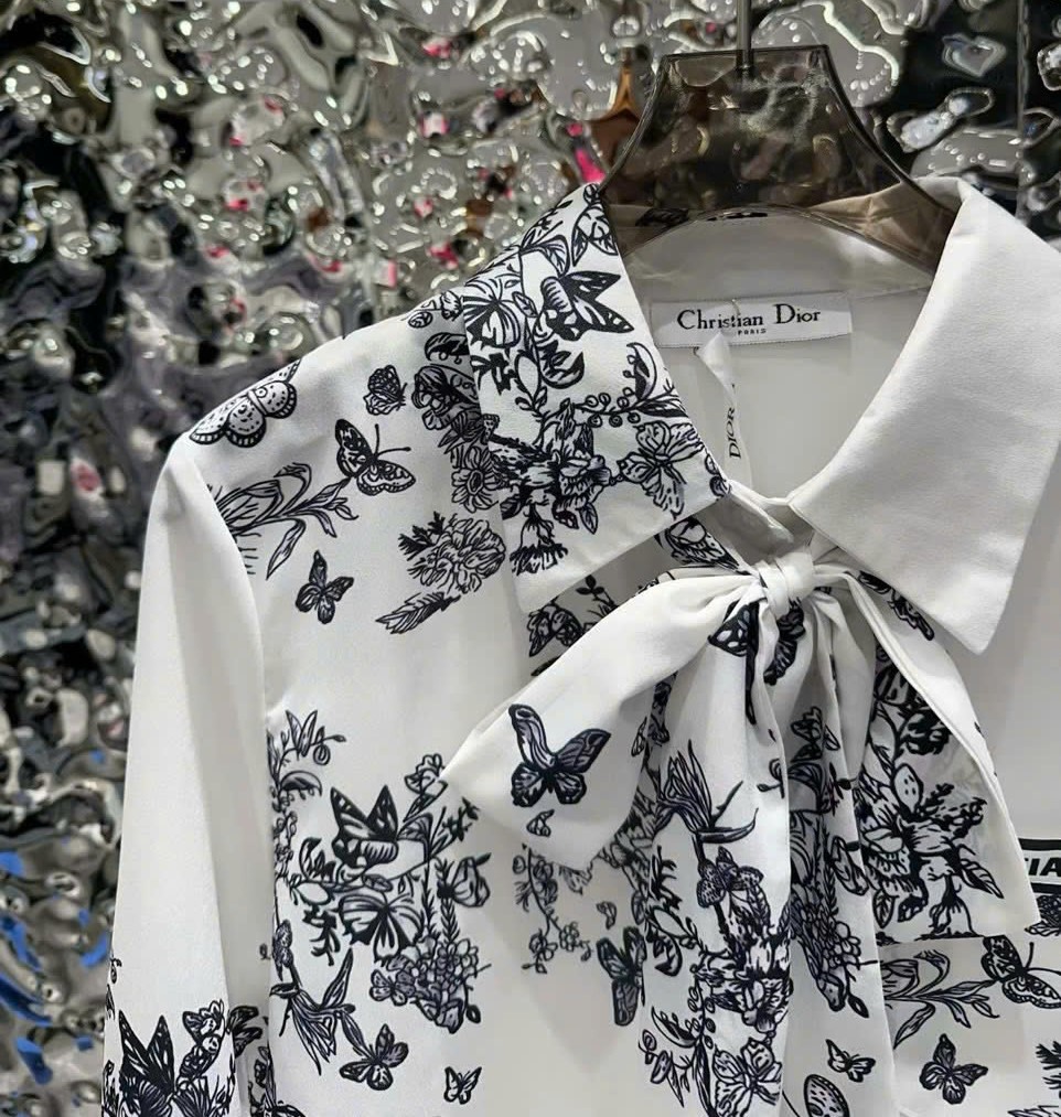 Áo sơ mi trắng tay dài họa tiết hãng cột nơ Dior 12