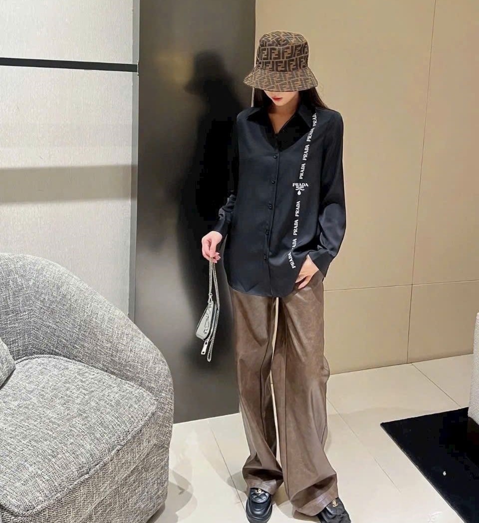 Áo sơ mi lụa tay dài nữ màu đen Prada 17