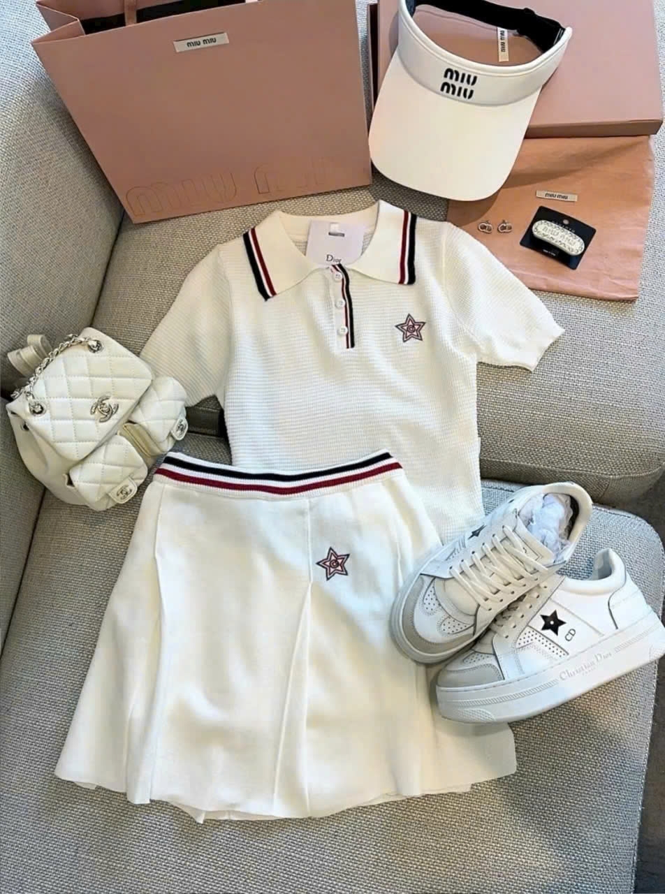 Combo áo thun váy xếp ly xòe màu trắng Dior 3
