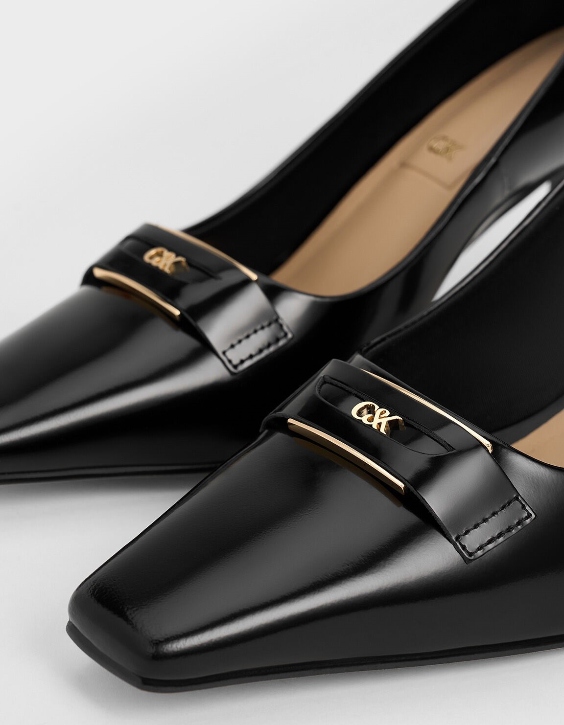 Giày nữ đen Charles and Keith Leather Sculptural-Heel Square-Toe Pumps Black Box SL1-61720052 1