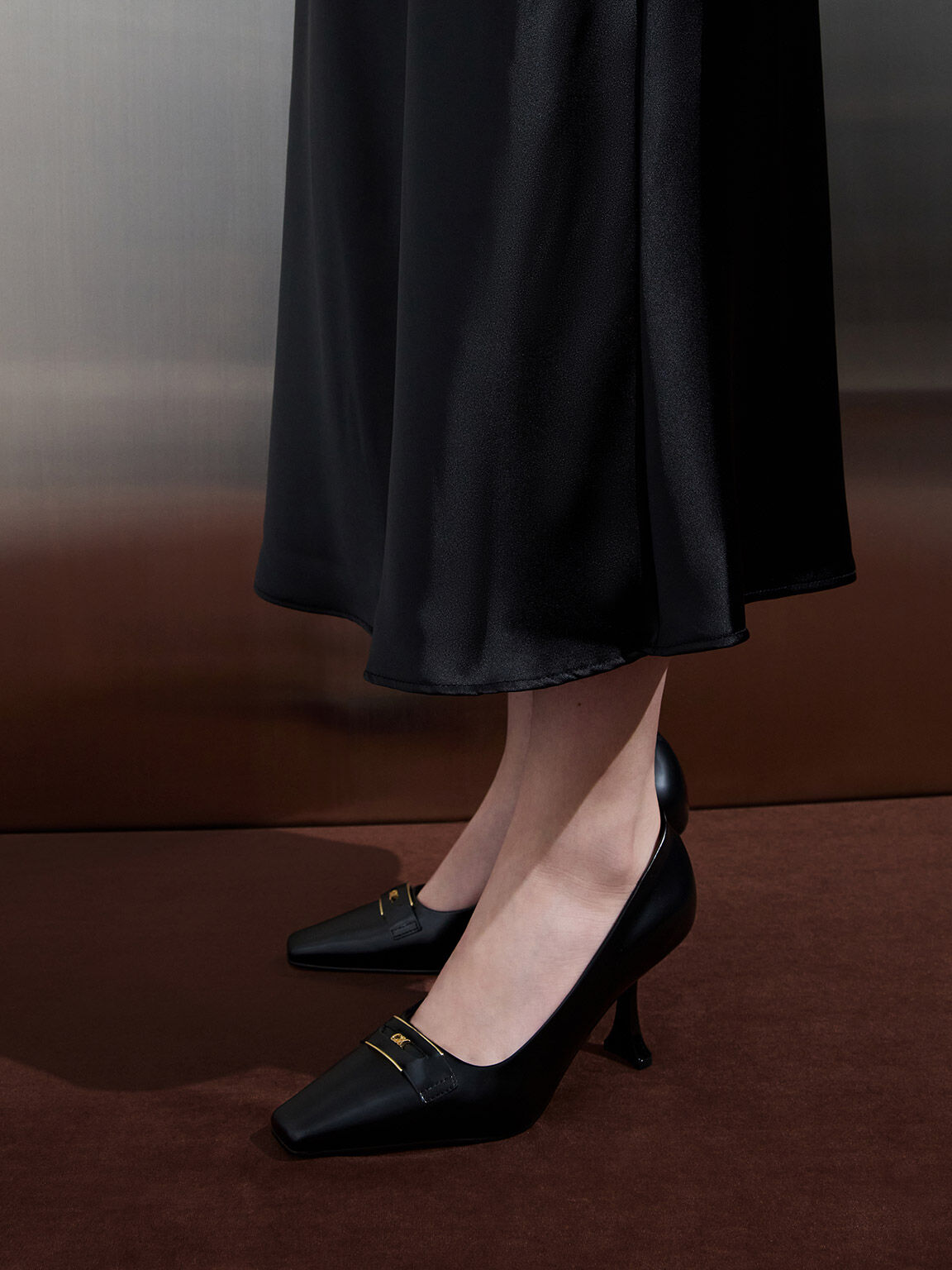 Giày nữ đen Charles and Keith Leather Sculptural-Heel Square-Toe Pumps Black Box SL1-61720052 2