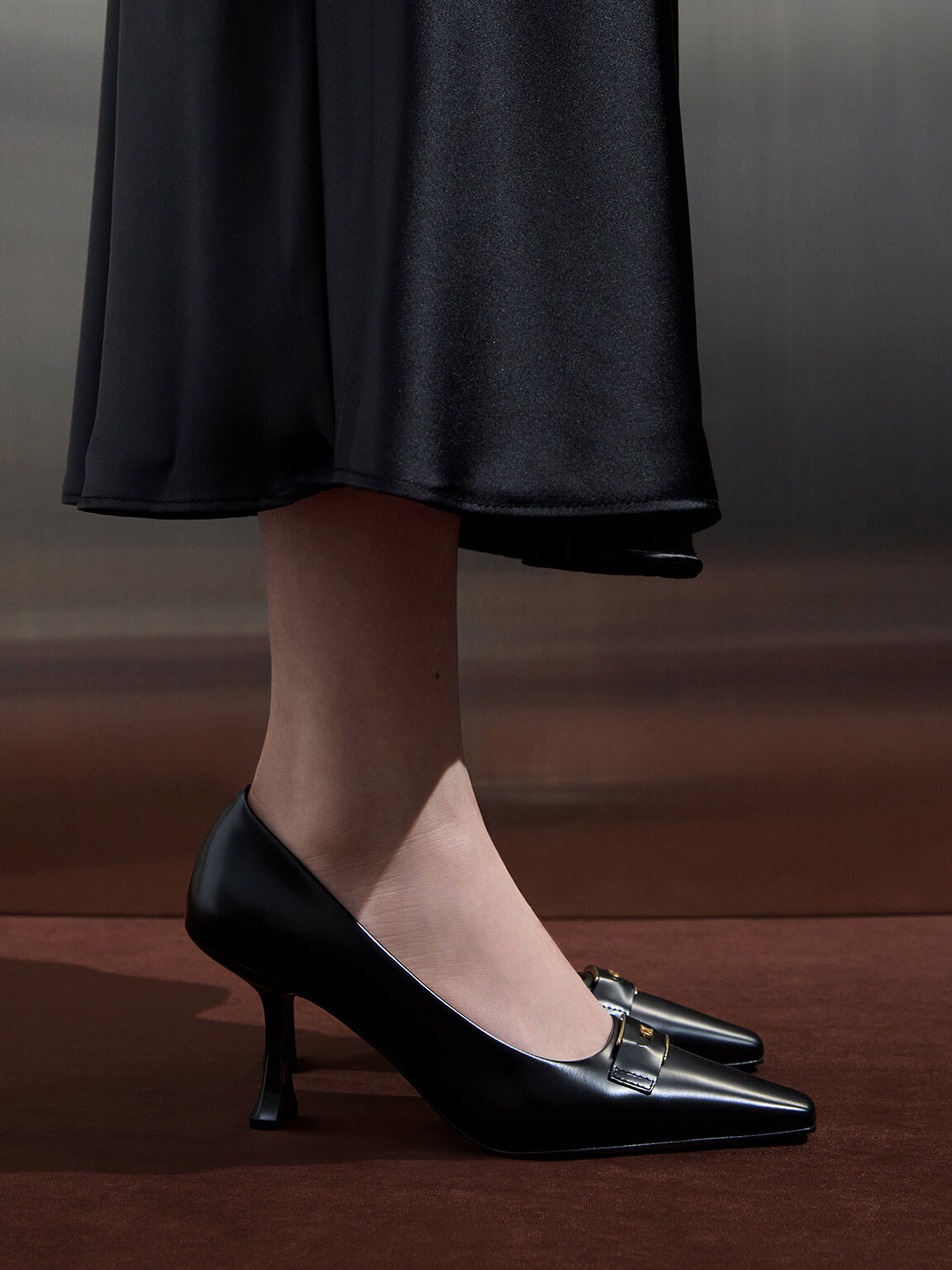 Giày nữ đen Charles and Keith Leather Sculptural-Heel Square-Toe Pumps Black Box SL1-61720052 3