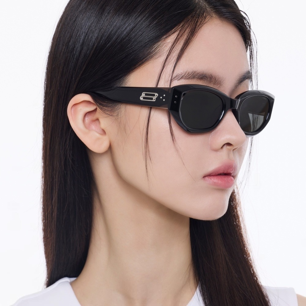 Kính mát Gentle Monster Benven 01 Black Acetate Frame 7