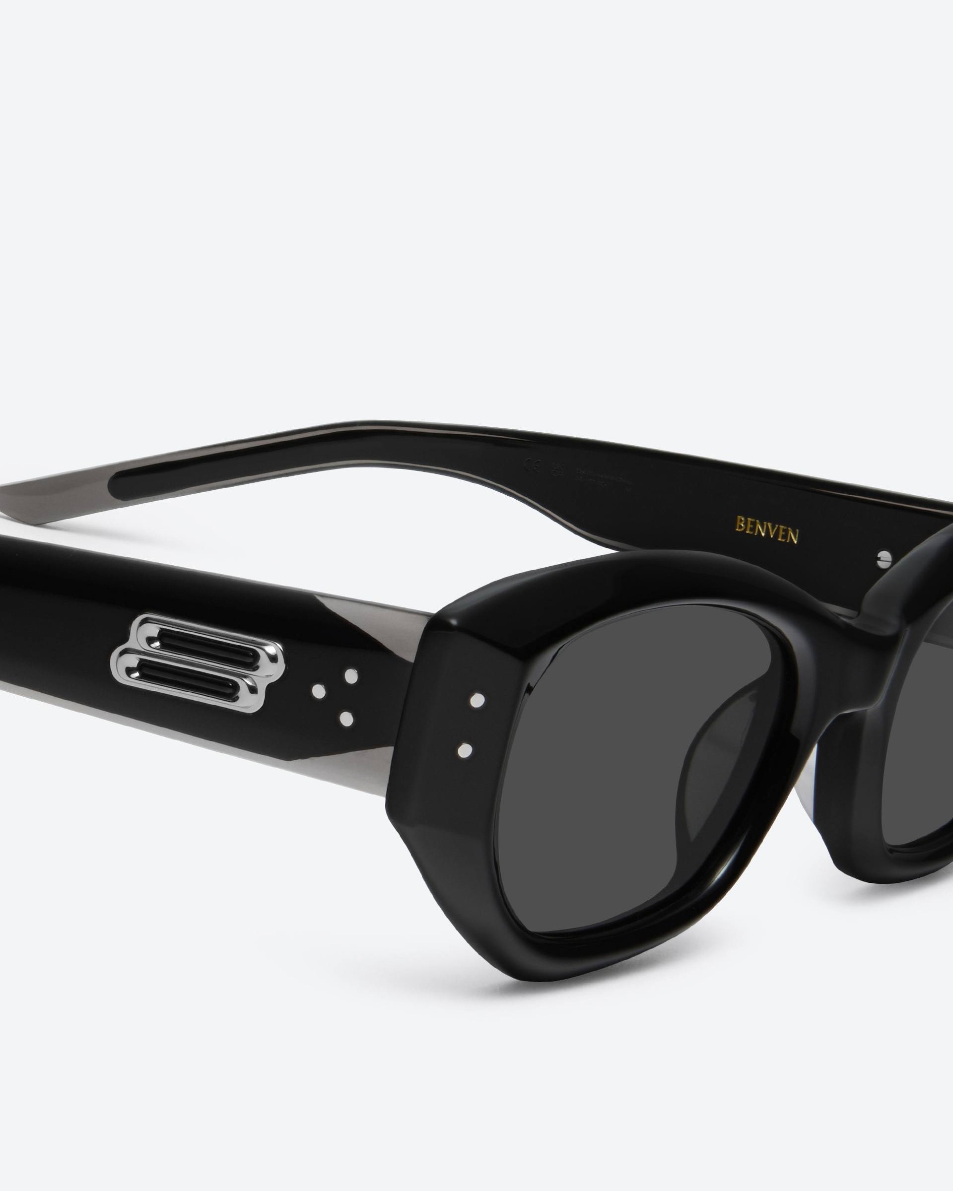 Kính mát Gentle Monster Benven 01 Black Acetate Frame 10