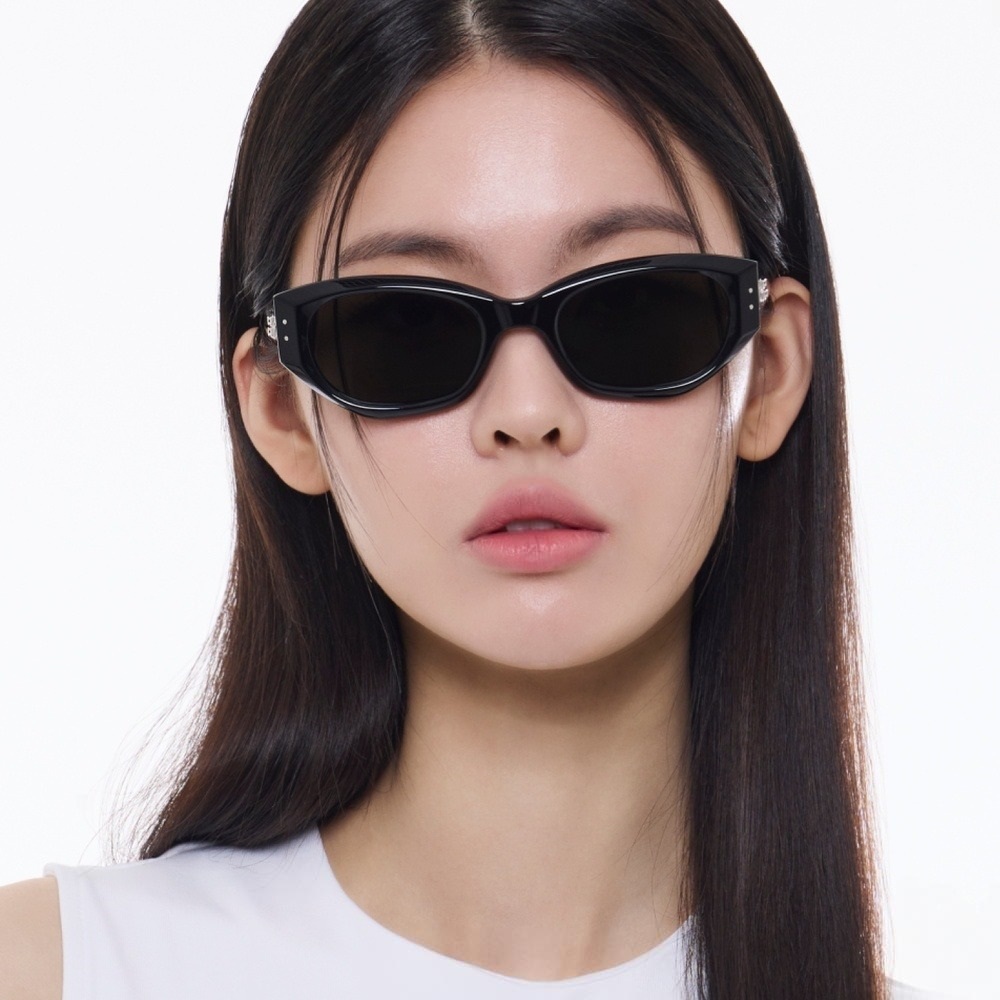 Kính mát Gentle Monster Benven 01 Black Acetate Frame 16