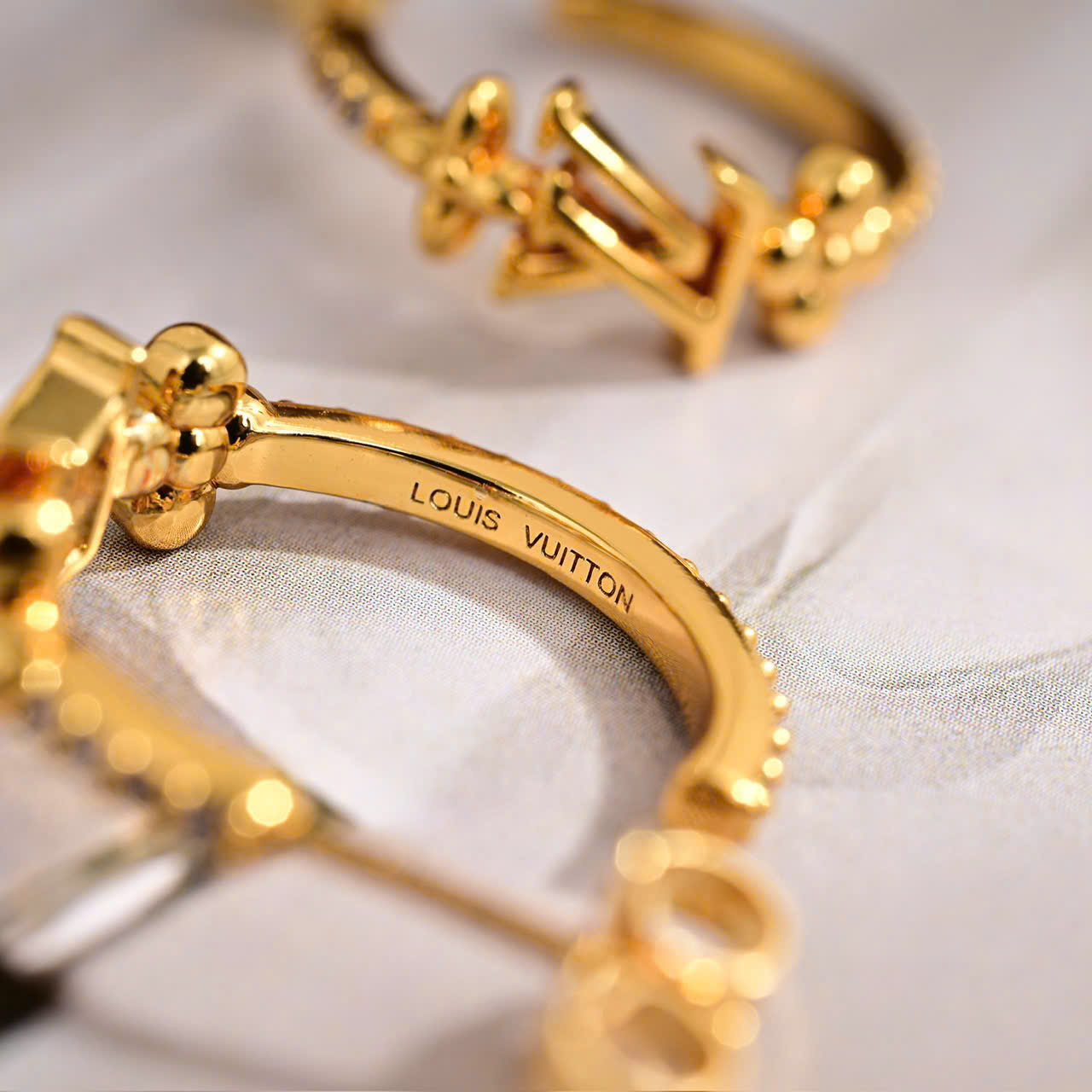 Bông tai LV Iconic Earrings LV Initials and Monogram Flower Signatures 5